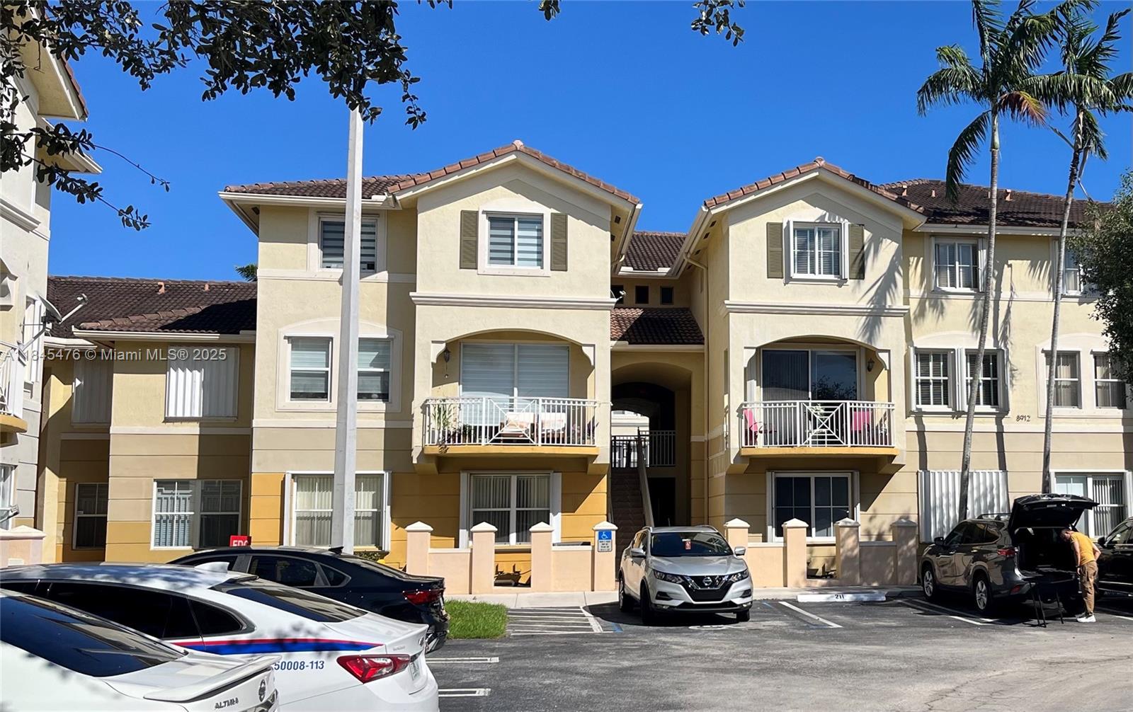 Beautifully maintained 3-bedroom, 2-bath condo in a prime central location. This light-filled home features spacious open-concept living, dining area with large windows, and a sliding glass door that leads to a private balcony overlooking the pool.
The kitchen is equipped with stainless steel appliances, quartz countertops, and ample cabinet space. Additional highlights include an in-unit washer and dryer, assigned parking, and generous storage.
Amenities include a swimming pool, full gym, clubhouse, and 24/7 security patrol—providing both comfort and peace of mind.
Ideally situated just steps from shopping, dining, public transportation, and A+ rated schools. Minutes to major highways, 15 minutes to MIA, and directly across from FIU. Condominium association has RESERVES.