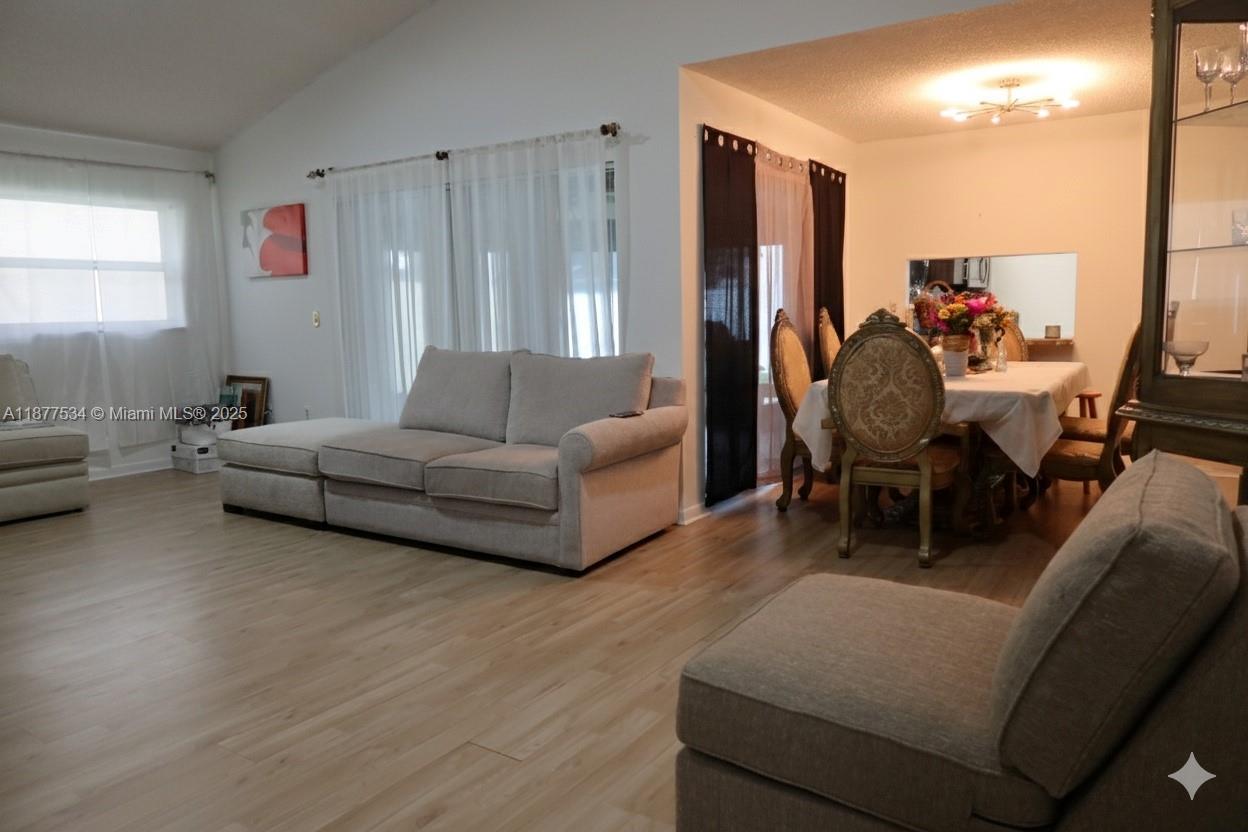 LAKESIDE SOUTH - Residential