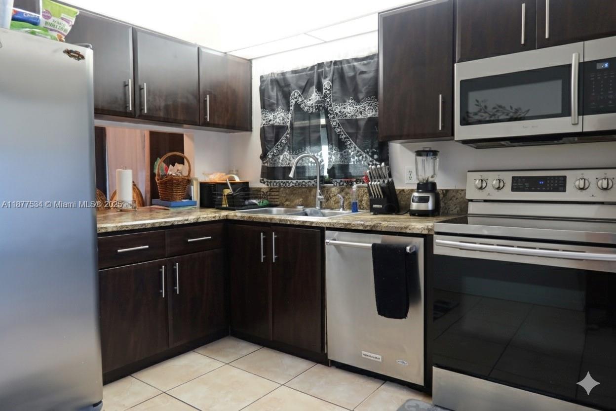 LAKESIDE SOUTH - Residential