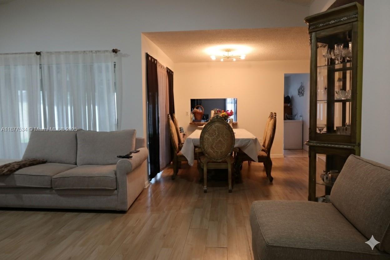 LAKESIDE SOUTH - Residential