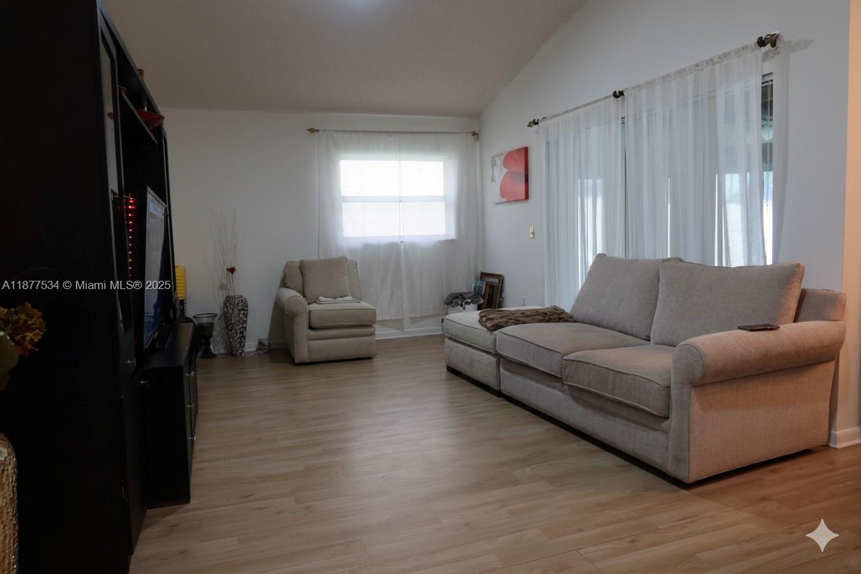 LAKESIDE SOUTH - Residential