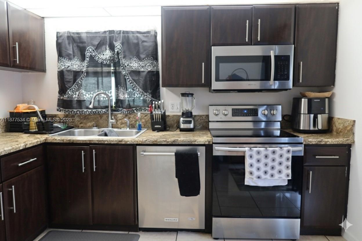 LAKESIDE SOUTH - Residential