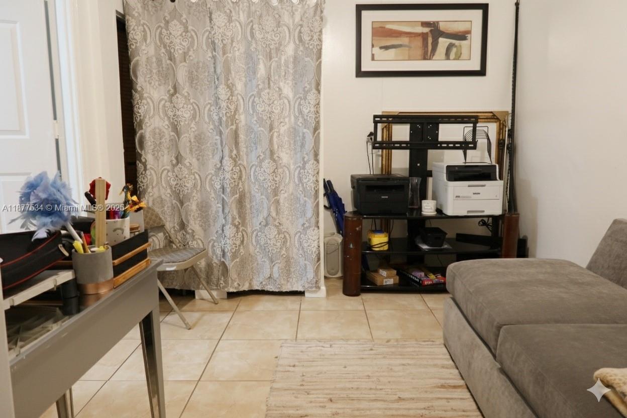 LAKESIDE SOUTH - Residential