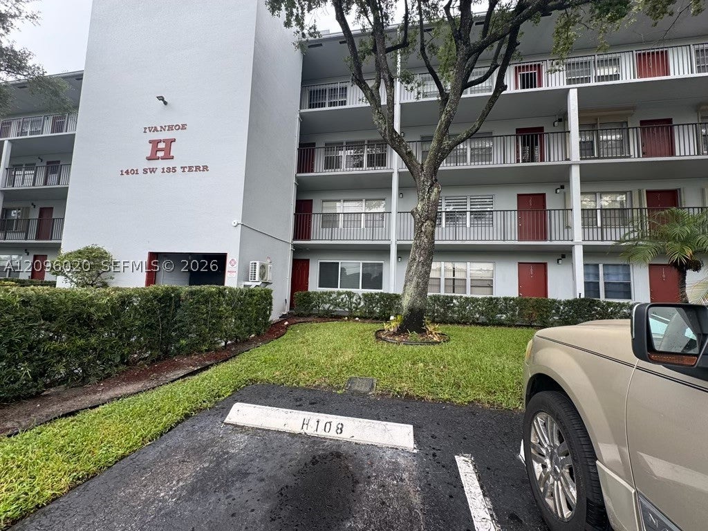 Photo of 1401 SW 135th Ter #108H, Pembroke Pines, FL 33027 (MLS # A12096020)