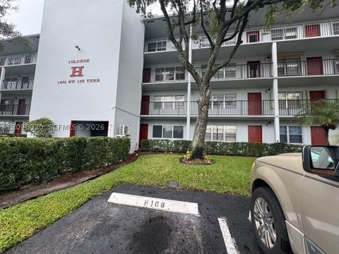 Photo of 1401 SW 135th Ter #108H, Pembroke Pines, FL 33027 (MLS # A12096020)