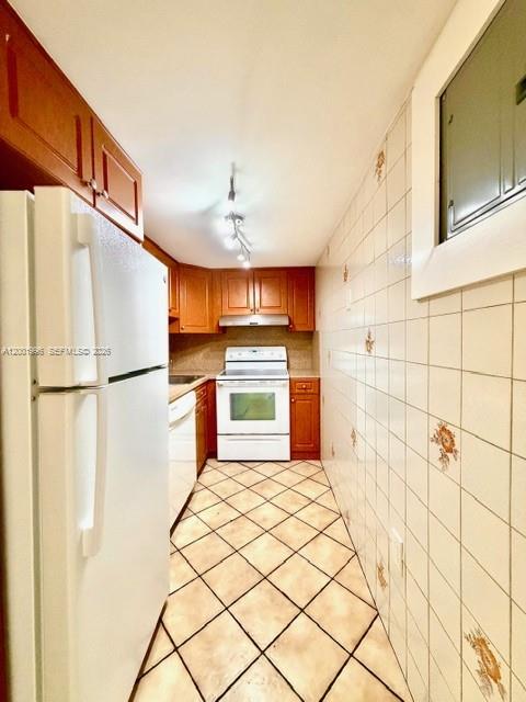 SUNSET VILLAS NO 3 CONDO- - Residential Lease