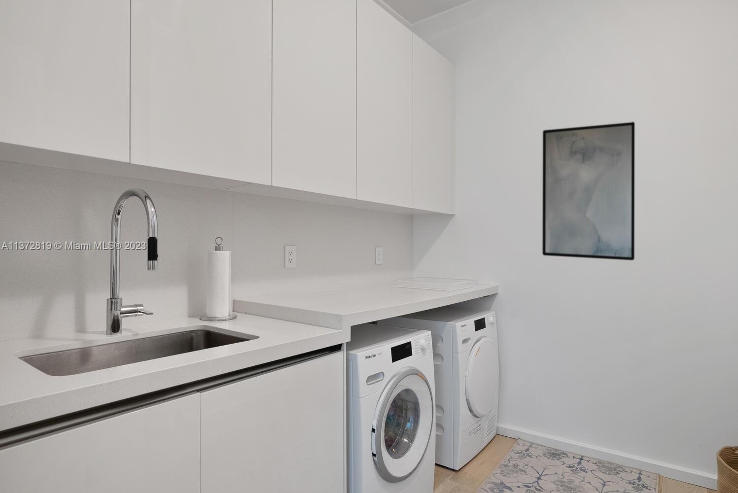 DINNER KEY - Residential