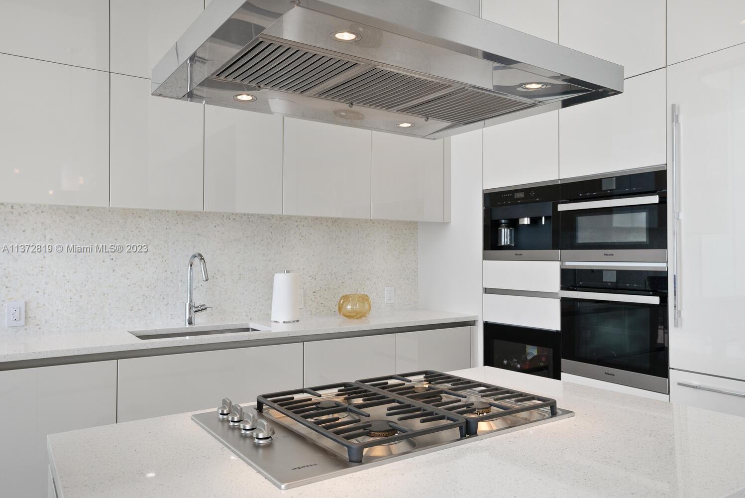 DINNER KEY - Residential