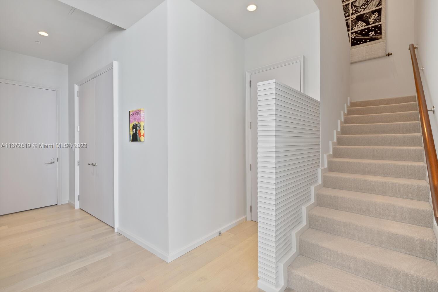 DINNER KEY - Residential