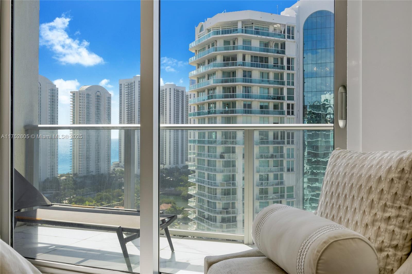 PARQUE TOWERS CONDO - Residential