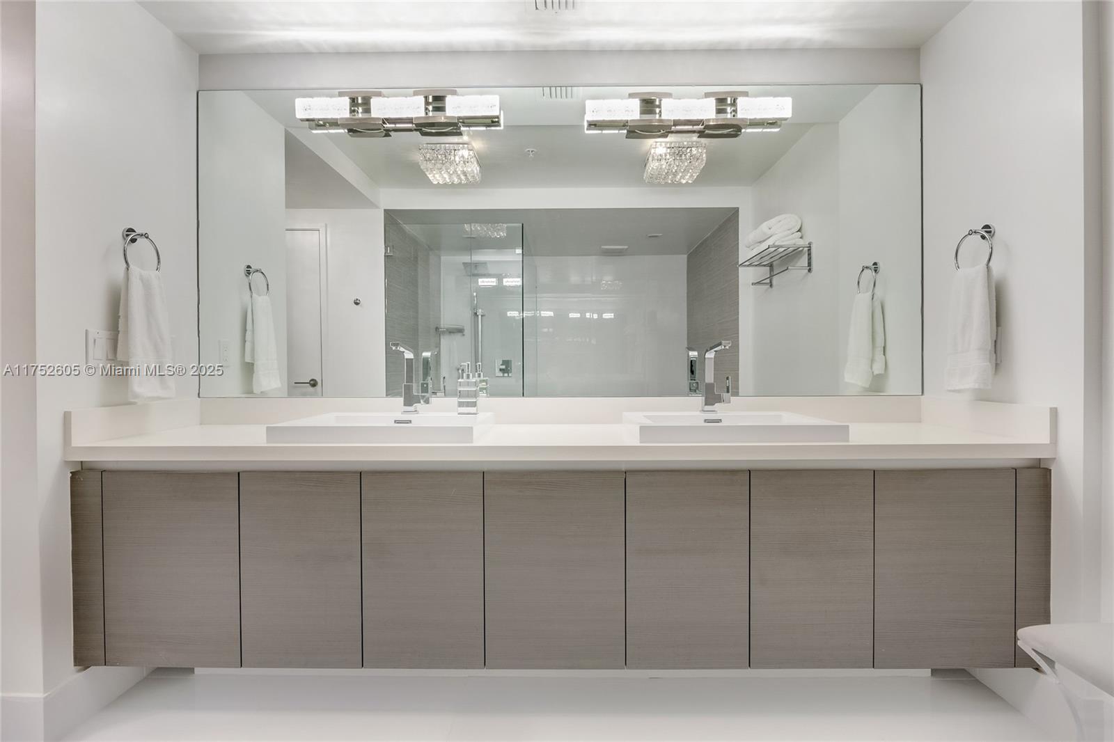 PARQUE TOWERS CONDO - Residential