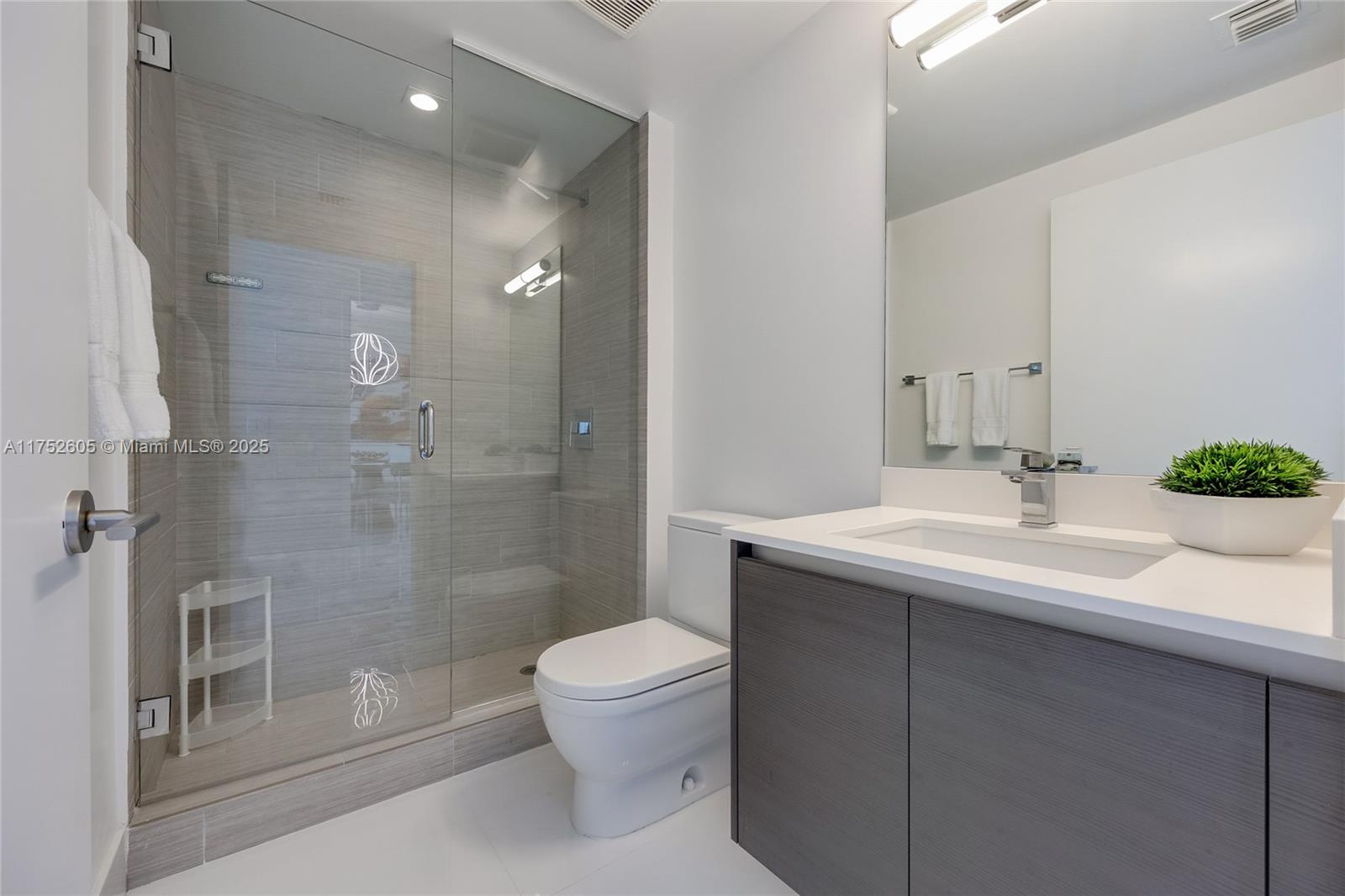 PARQUE TOWERS CONDO - Residential