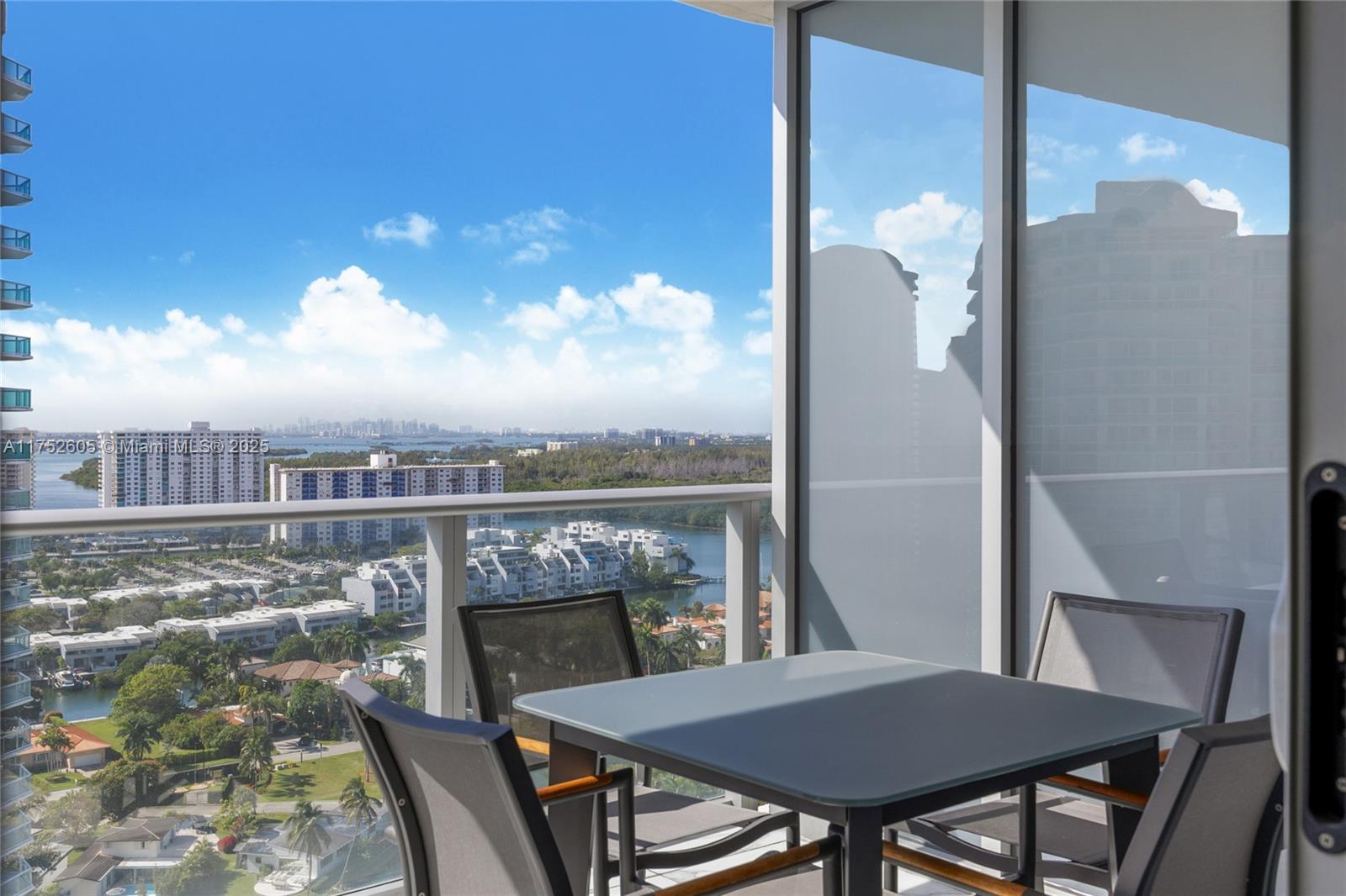 PARQUE TOWERS CONDO - Residential