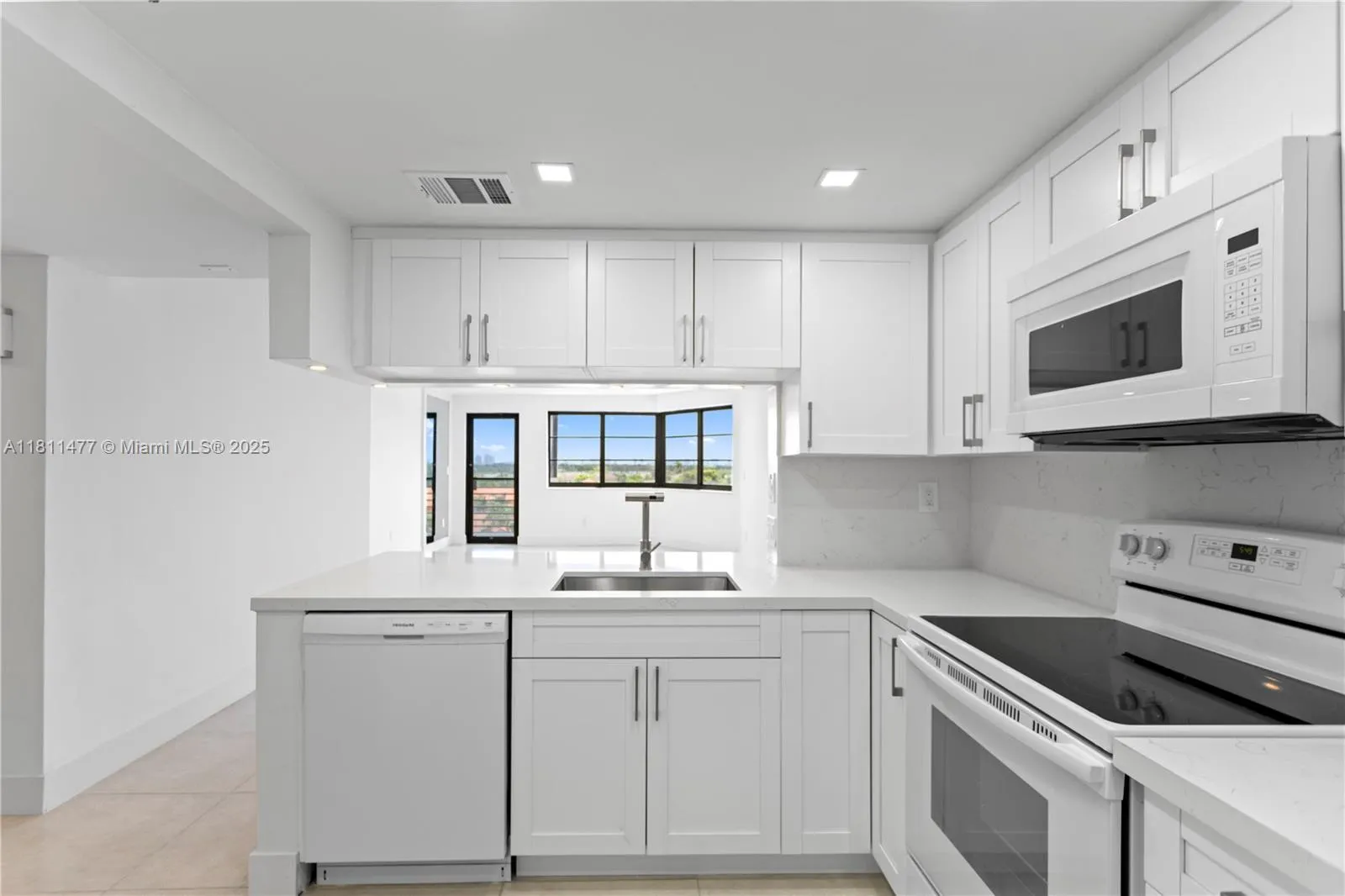 Miami, Florida 33179, United States, 1 Bedroom Bedrooms, ,2 BathroomsBathrooms,Residential,Active,140039