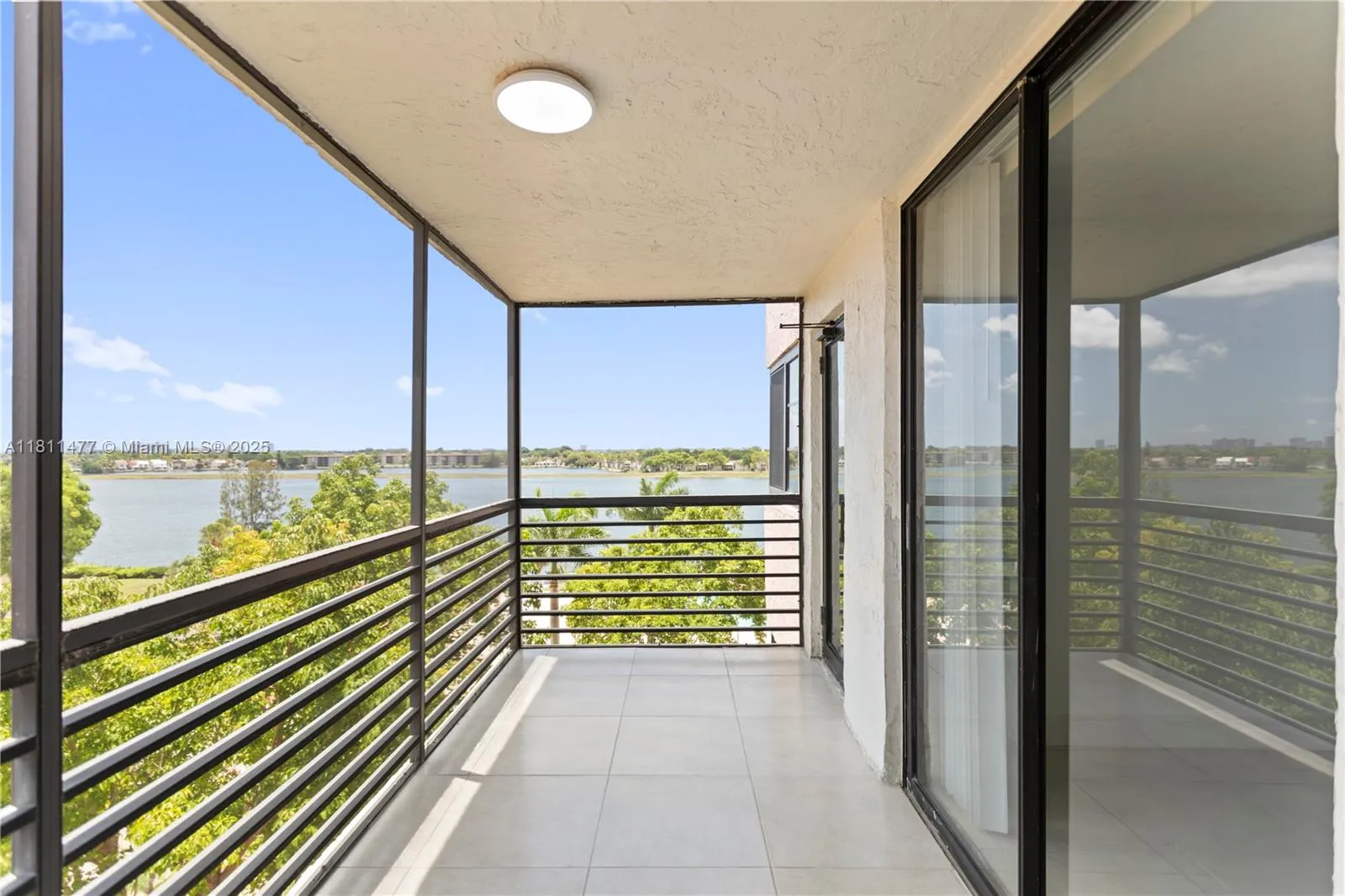 Miami, Florida 33179, United States, 1 Bedroom Bedrooms, ,2 BathroomsBathrooms,Residential,Active,140039