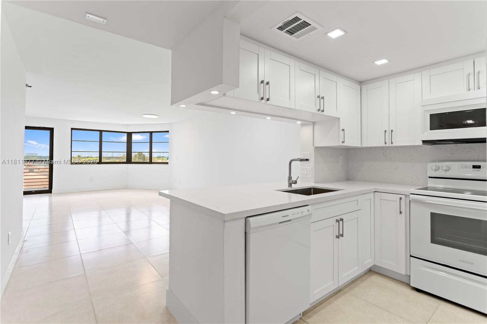 LAKE VIEW OF CALIF CLUB C - Residential Lease