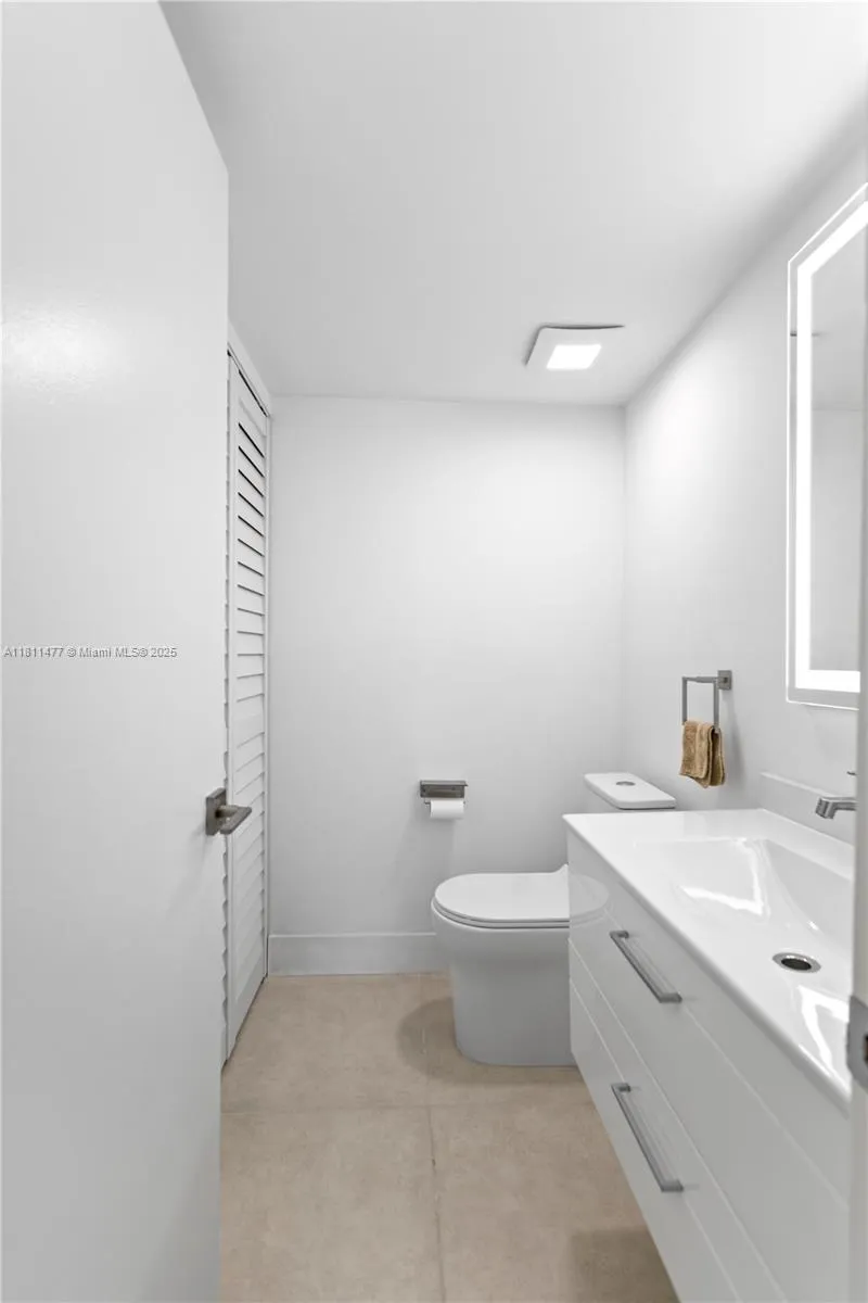 Miami, Florida 33179, United States, 1 Bedroom Bedrooms, ,2 BathroomsBathrooms,Residential,Active,140039