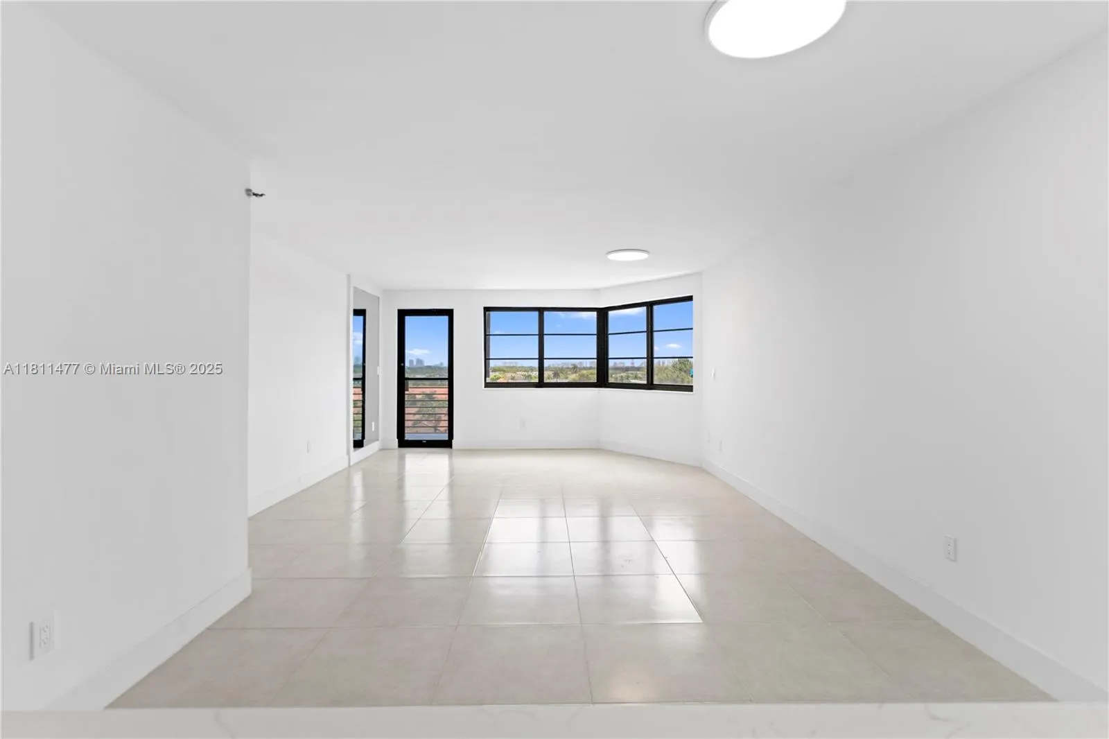 Miami, Florida 33179, United States, 1 Bedroom Bedrooms, ,2 BathroomsBathrooms,Residential,Active,140039