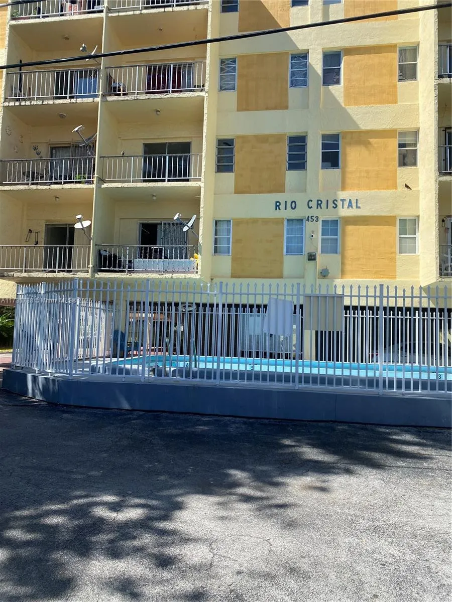 Miami, Florida 33130, United States, 2 Bedrooms Bedrooms, ,1 BathroomBathrooms,Residential,Active,14440