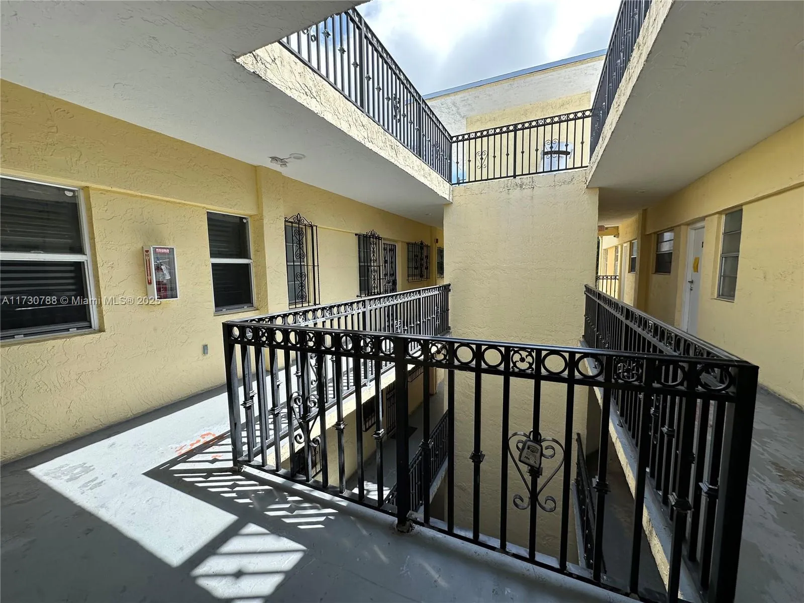 Miami, Florida 33130, United States, 2 Bedrooms Bedrooms, ,1 BathroomBathrooms,Residential,Active,14440