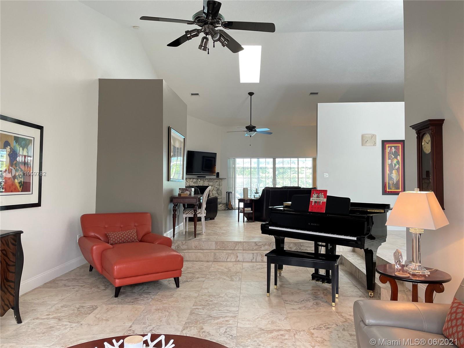 IMPERIAL ESTATES - Residential