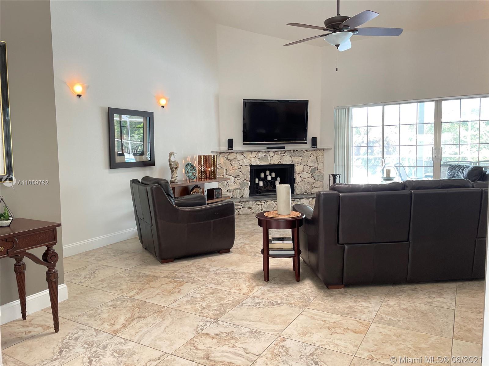 IMPERIAL ESTATES - Residential