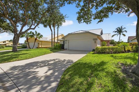 Photo of 257 Ridge Rd, Jupiter, FL 33477 (MLS # A11851511)