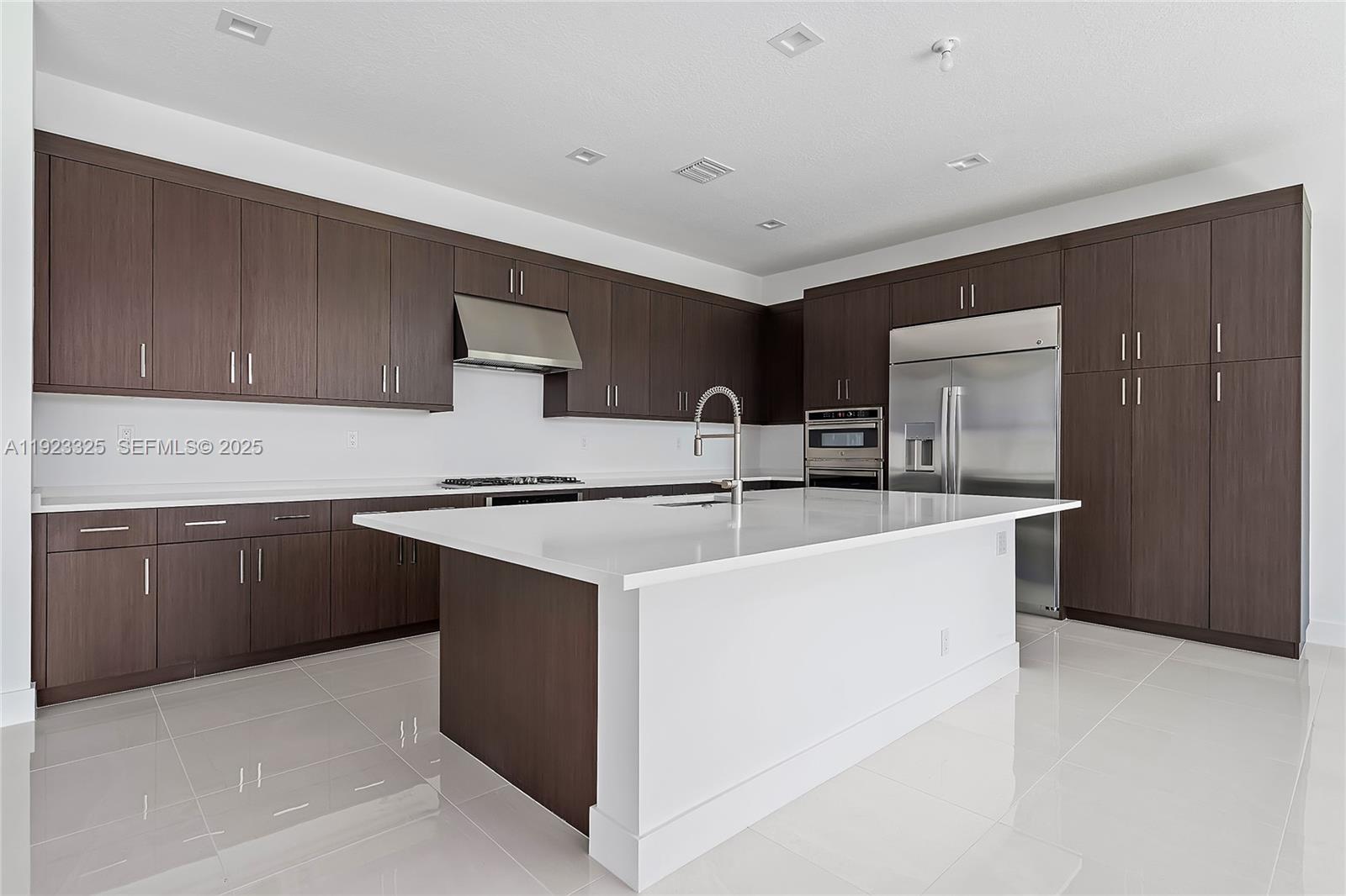 LOTUS EDGE-JOHNS WEST PUD - Residential Lease