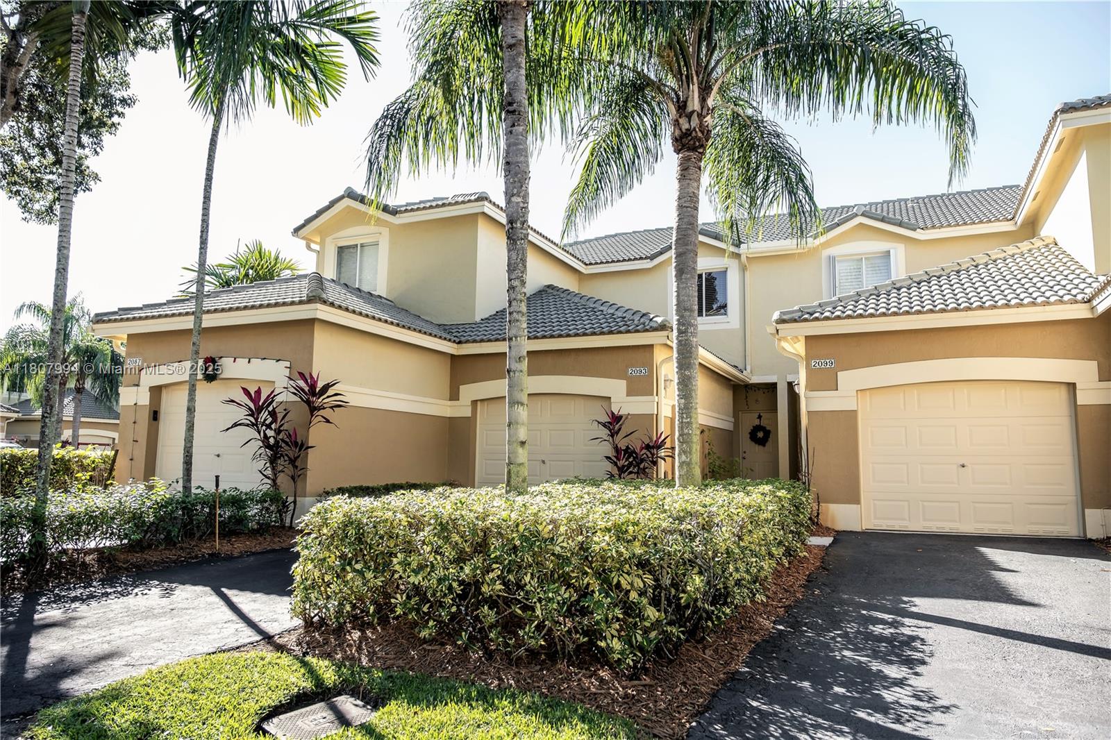 2093 Pasa Verde Ln, Weston, Broward County, Florida - 2 Bedrooms  
3 Bathrooms - 