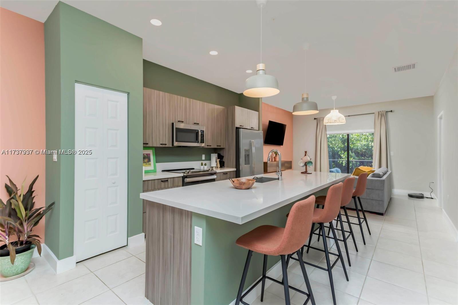 Rental Property at 8005 Nw 104th Ave 1, Doral, Miami-Dade County, Florida - Bedrooms: 1 
Bathrooms: 1  - $1,400 MO.