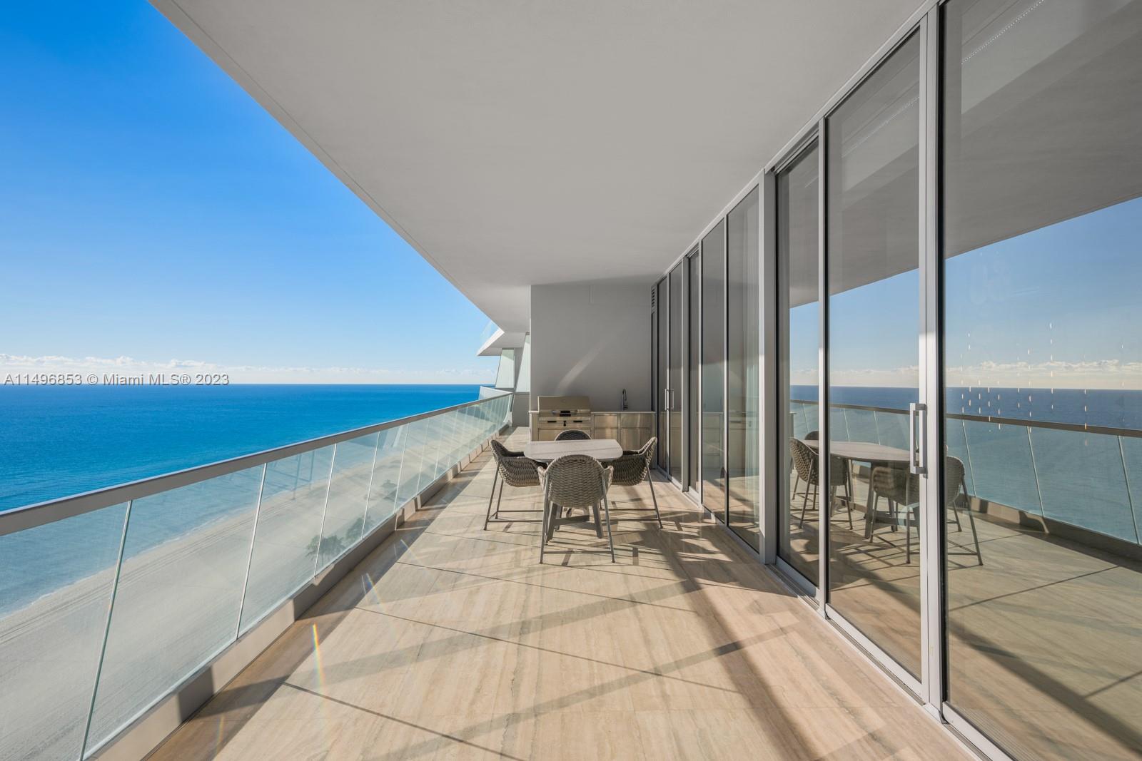 TURNBERRY OCEAN CLUB - Residential