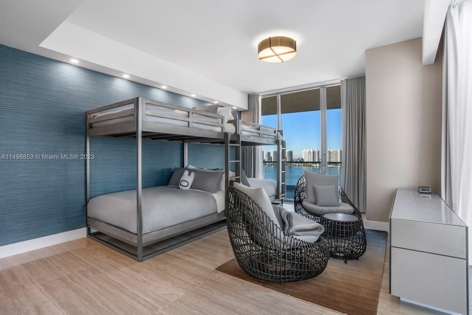 TURNBERRY OCEAN CLUB - Residential