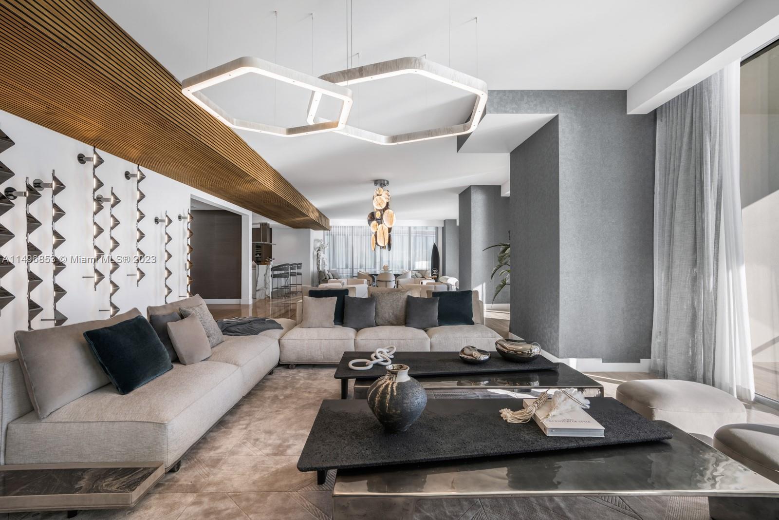 TURNBERRY OCEAN CLUB - Residential