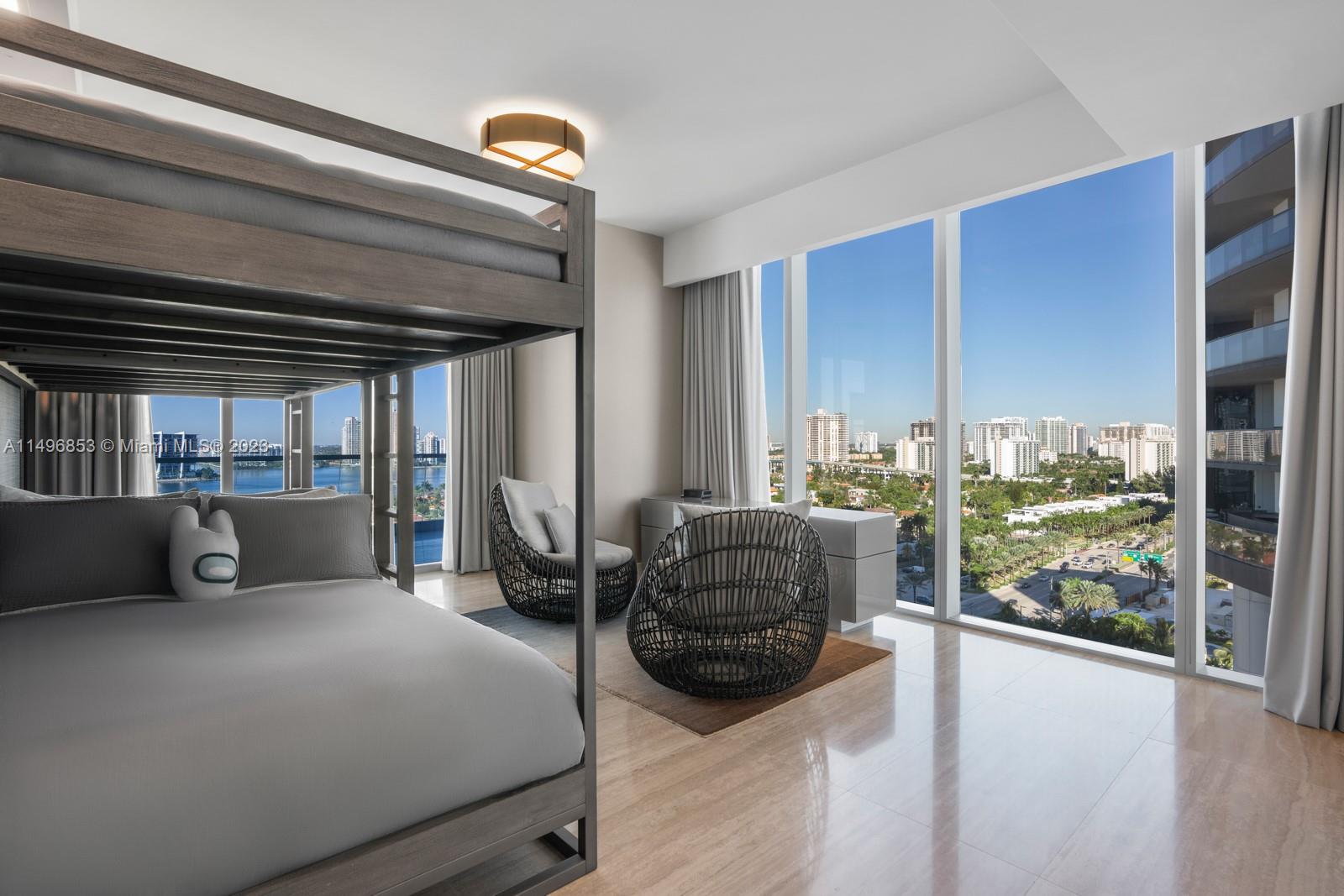 TURNBERRY OCEAN CLUB - Residential