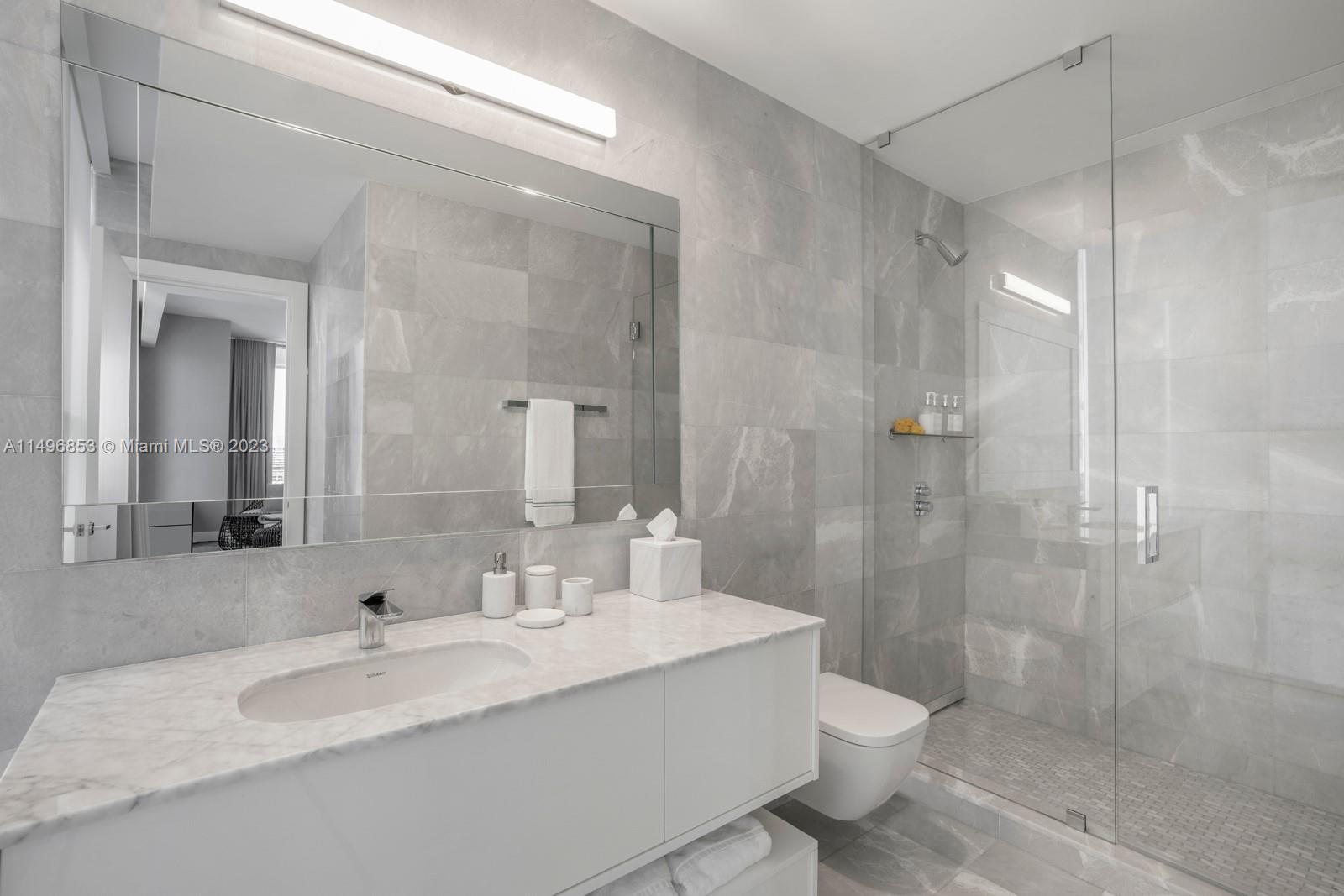 TURNBERRY OCEAN CLUB - Residential