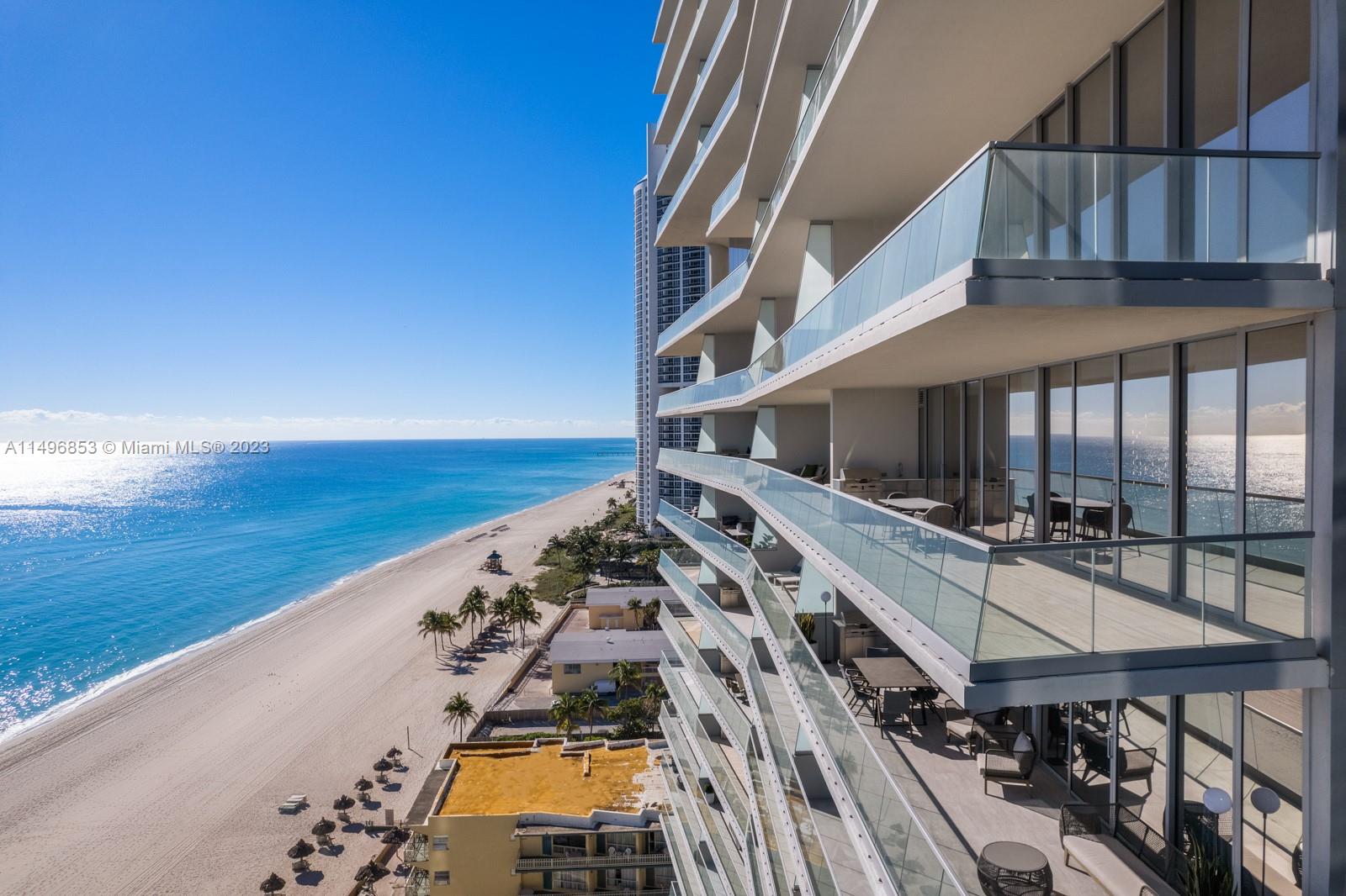 TURNBERRY OCEAN CLUB - Residential