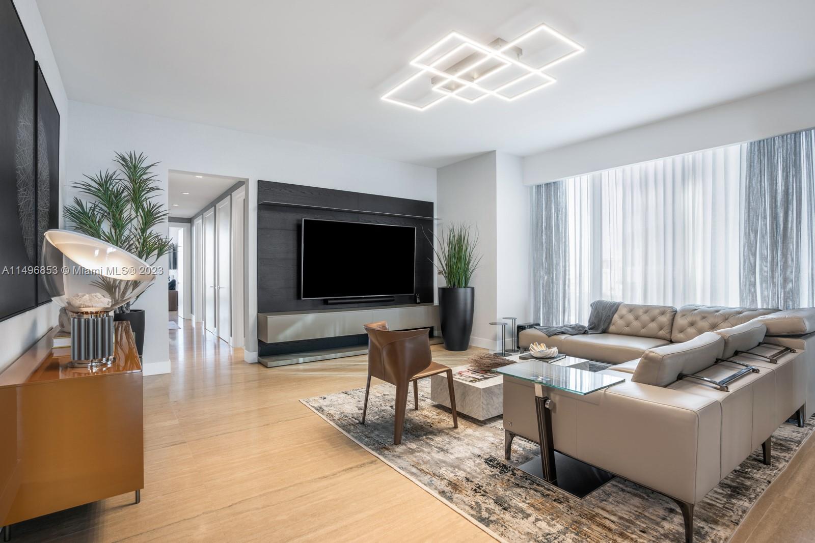 TURNBERRY OCEAN CLUB - Residential
