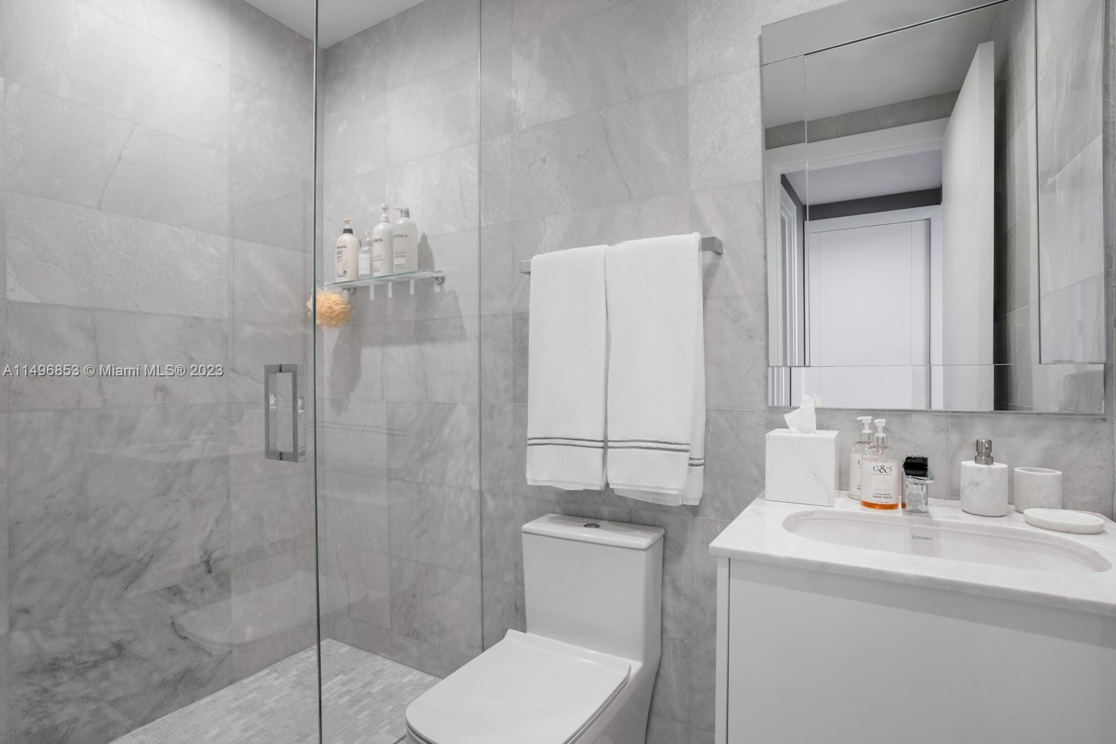 TURNBERRY OCEAN CLUB - Residential