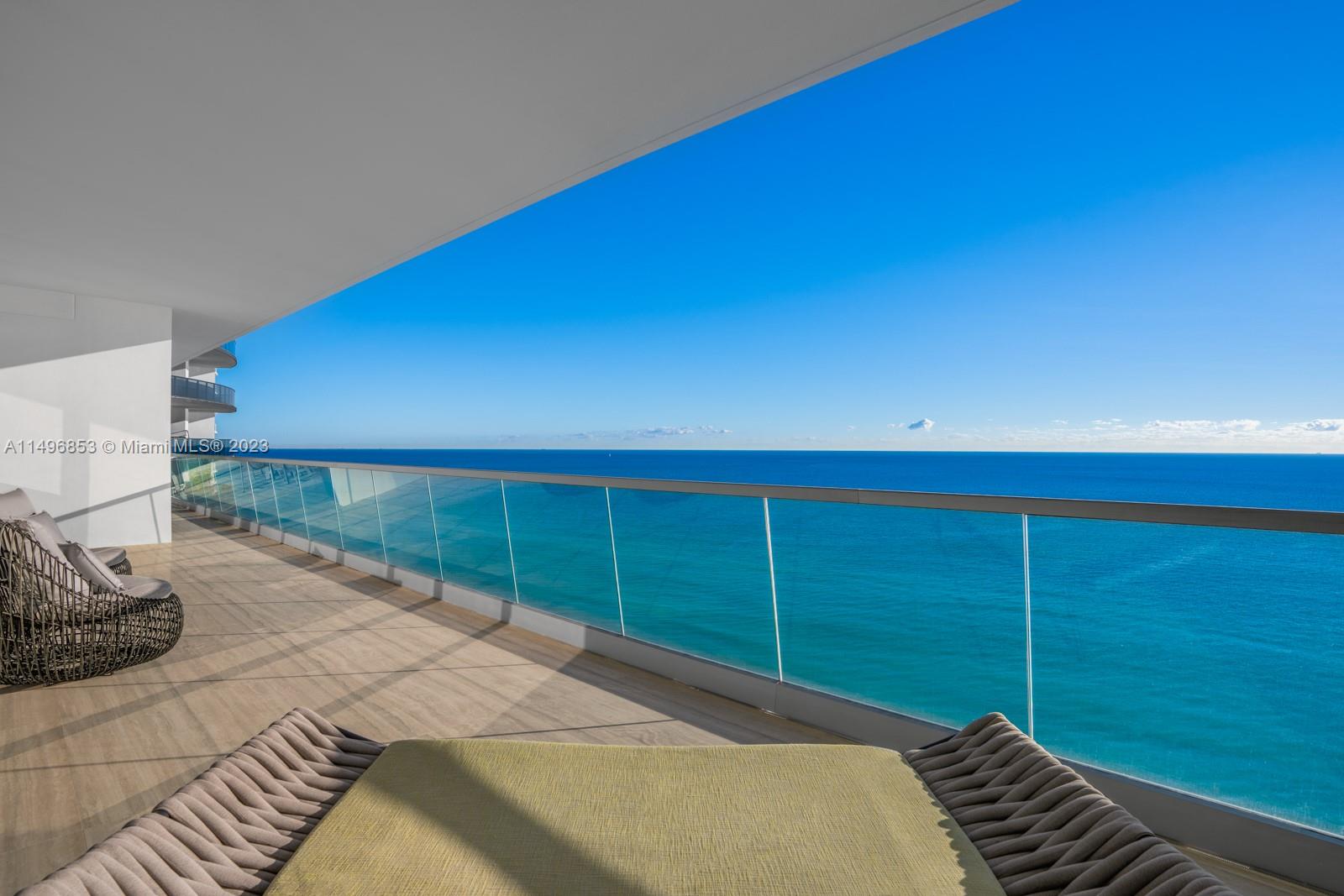 TURNBERRY OCEAN CLUB - Residential