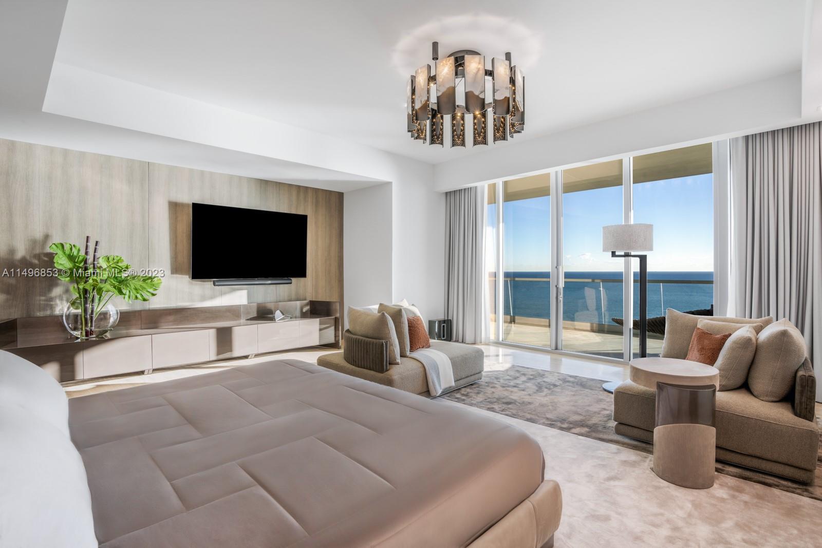 TURNBERRY OCEAN CLUB - Residential