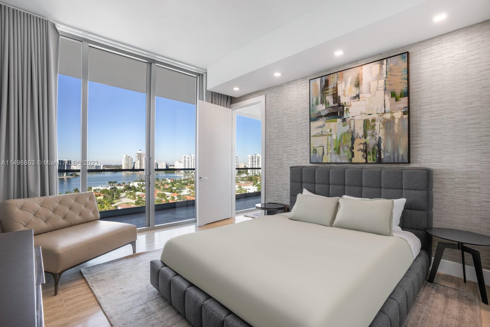 TURNBERRY OCEAN CLUB - Residential