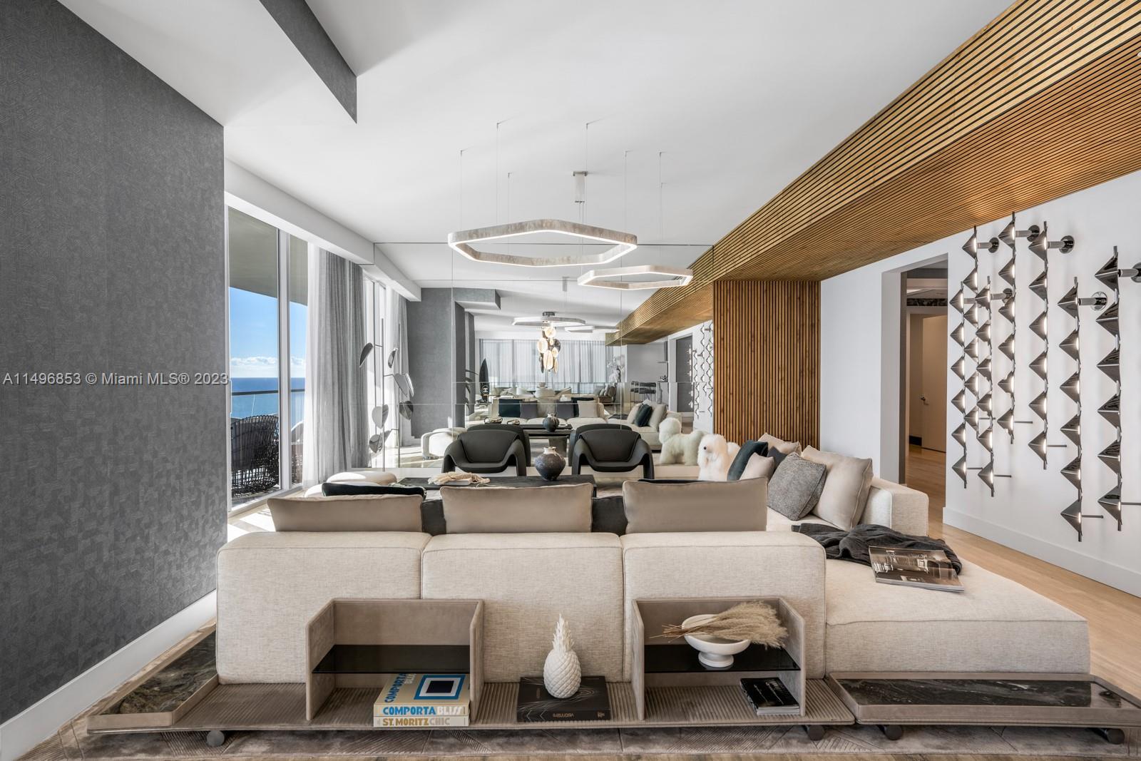 TURNBERRY OCEAN CLUB - Residential