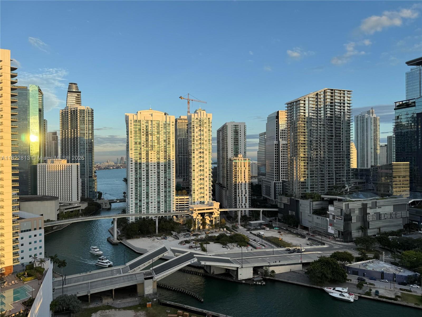 90 Sw 3rd St 2711, Miami, Broward County, Florida - 2 Bedrooms  
3 Bathrooms - 