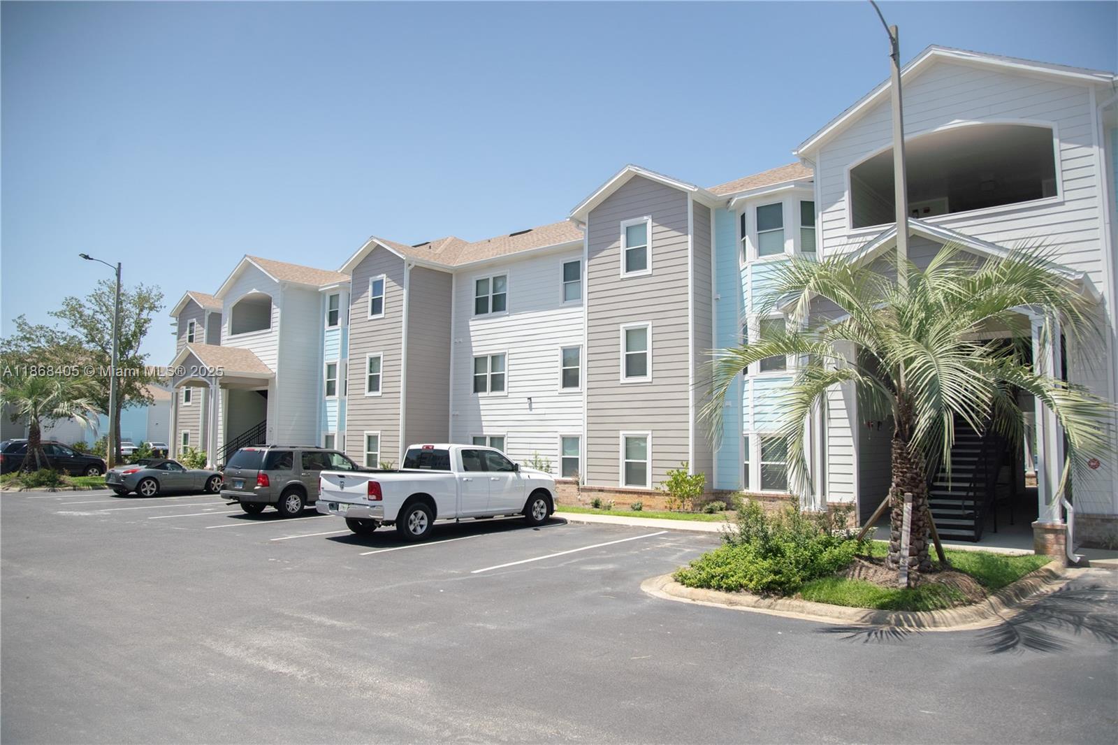 Pinnacle at Hammock Place is a smoke free community located in Lynn Haven. A unique community designed with you in mind. From the spacious, modern floor plans to the fabulous amenities, such as a pool, fitness center, and playground. Apartment homes features large “open air” living, dining and kitchen areas and large bedrooms with ample closet space. ***Income Restrictions Apply ***