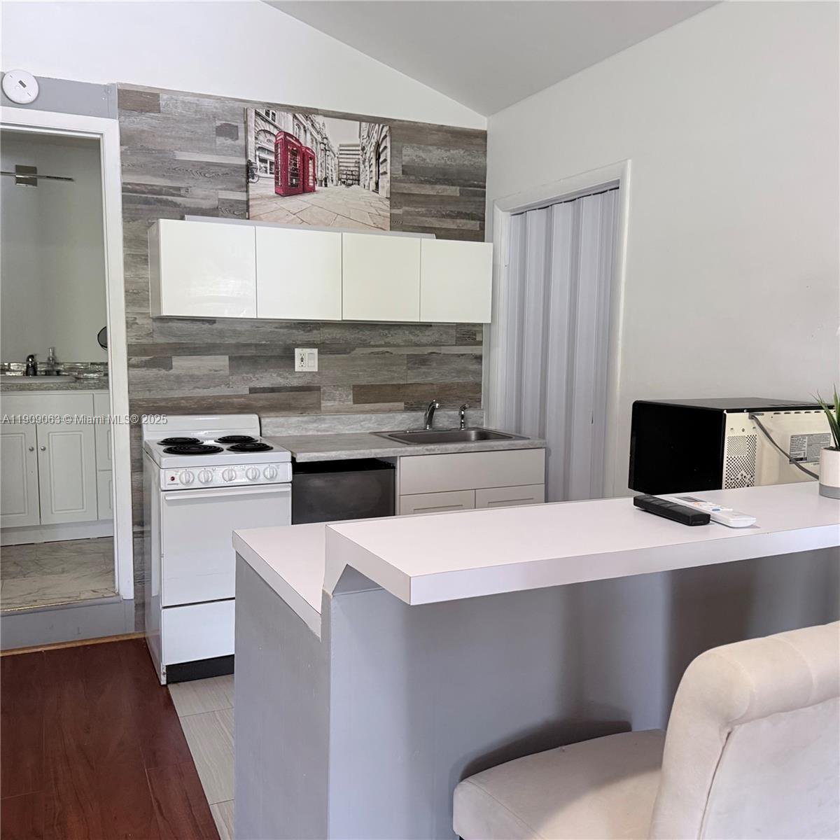 CORAL RIDGE GALT ADD NO 2 - Residential Lease