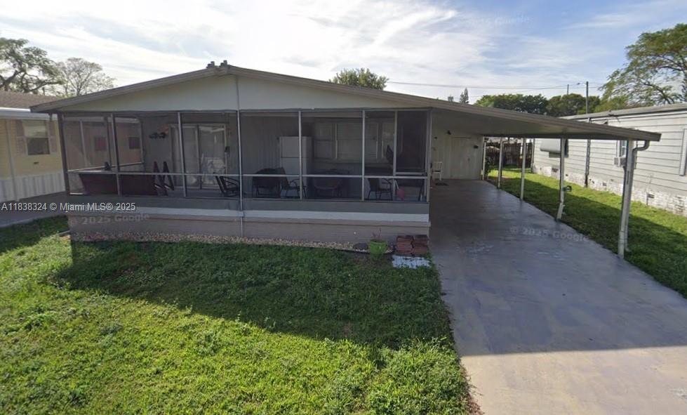 Welcome to this very well-maintained 3/2 home full of natural light. Enjoy a spacious, bright kitchen, in-unit washer and dryer, and a generous layout that’s perfect for comfortable living. The property features a nice screened patio, a covered driveway, and a convenient outdoor storage space.
Ideally located close to malls, restaurants, pharmacies, markets, and gas stations, everything you need is just minutes away. This inviting home sits in a peaceful neighborhood, offering the perfect balance of comfort and convenience.
Don’t miss the chance to make this charming property your new home!
To apply for this rental, no prior evictions are accepted. Proof of income and credit will also be required. RAPID APPROVAL.
HABLAMOS ESPANOL
FALAMOS PORTUGUES