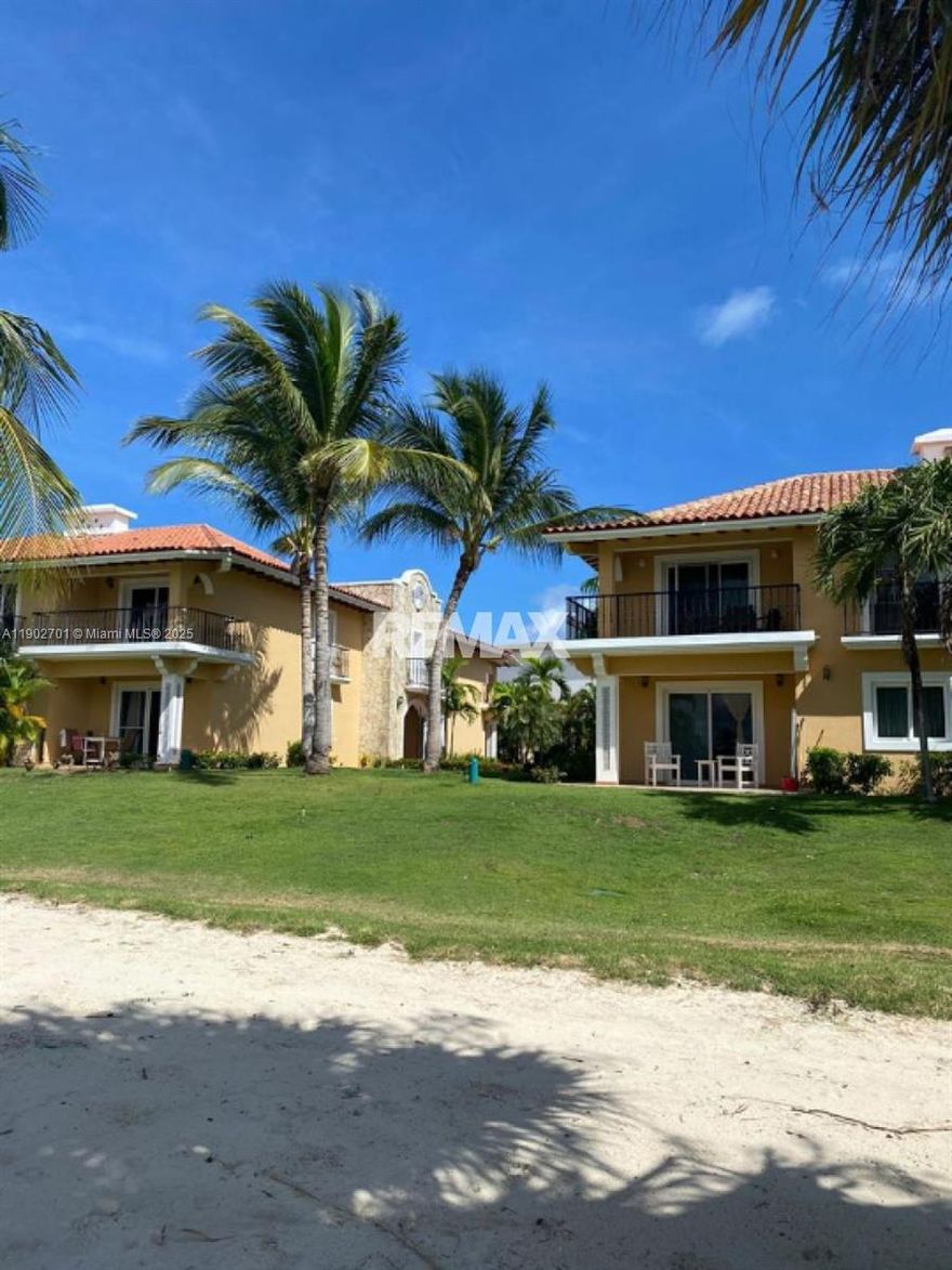 This elegant, fully renovated apartment is located in Cocotal Golf & Country Club, one of Punta Cana’s most exclusive and secure communities. With a modern design and high-end finishes, this property offers the perfect balance of comfort, privacy, and style.