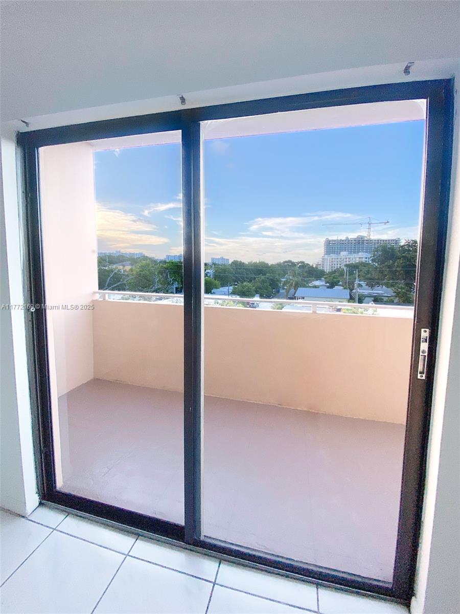 1955 Ne 135th St 407, North Miami, Miami-Dade County, Florida - 1 Bedrooms  
2 Bathrooms - 