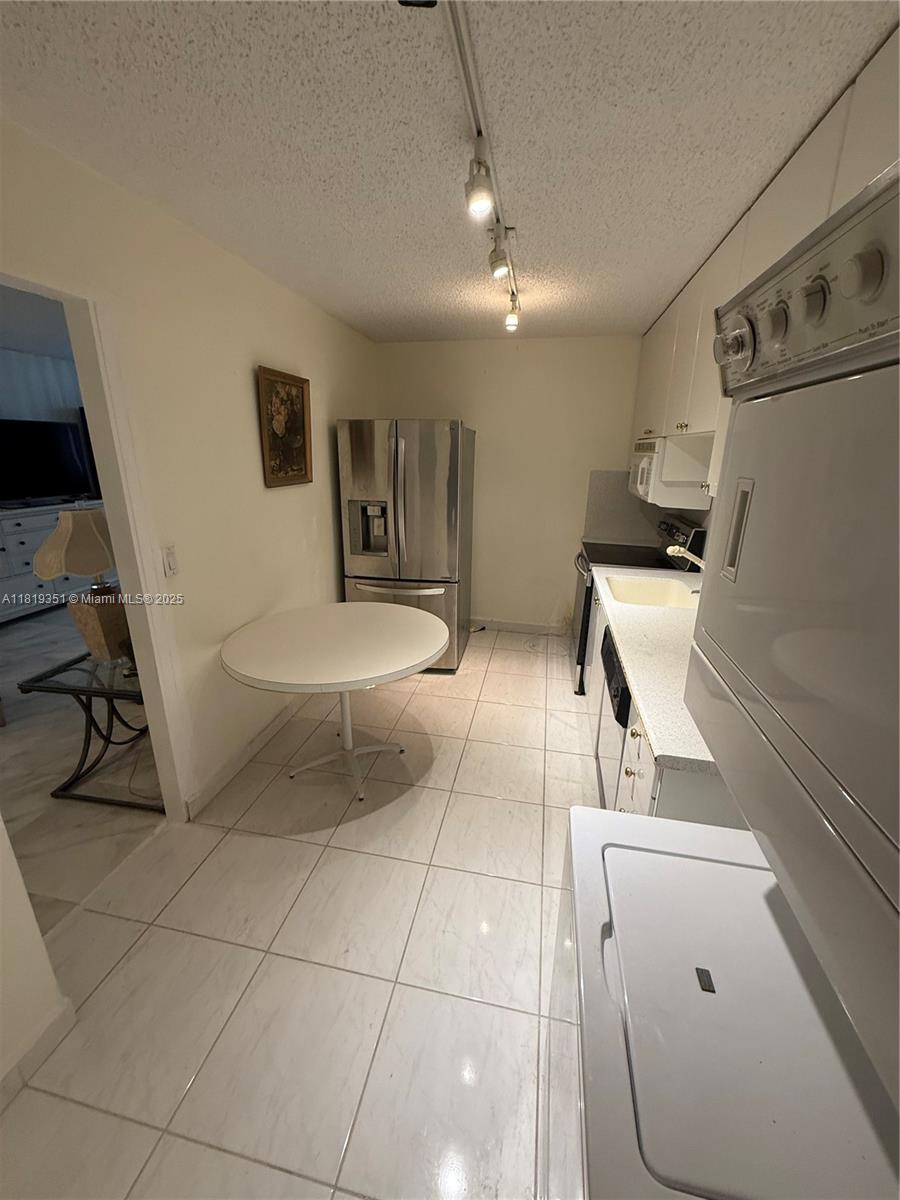 MANATEE CONDO - Residential