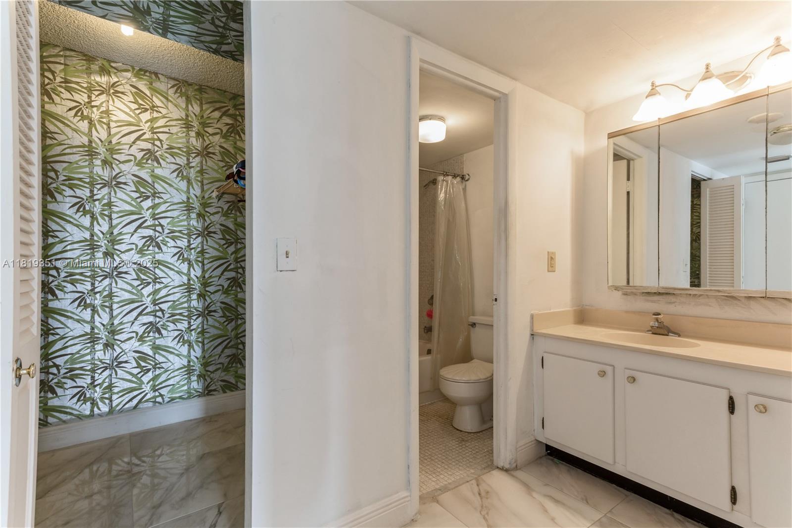 MANATEE CONDO - Residential